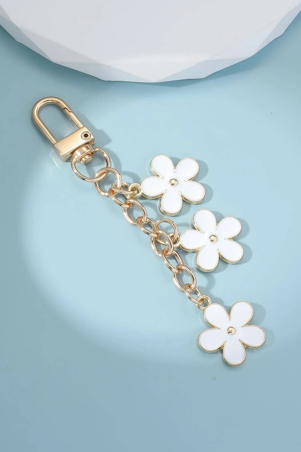 White Cute Flower Shape Ornament Key Buckle - Image 2