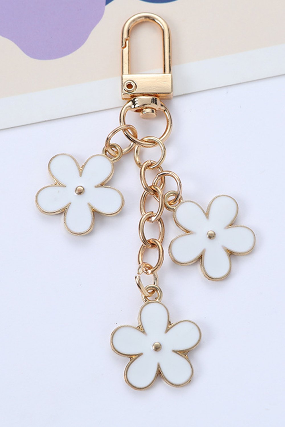 White Cute Flower Shape Ornament Key Buckle - Image 4
